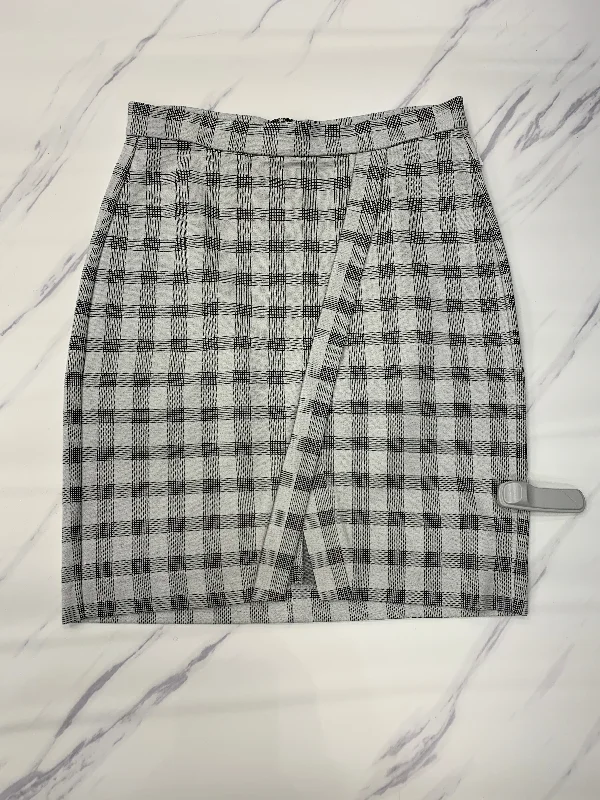 Comfy Chic Wear Skirt Mini & Short By Cabi, Size: 8