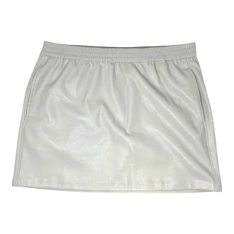Soft Looks Skirt Mini & Short By Babaton In Cream, Size: Xl