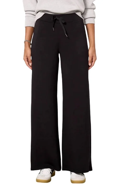 Soft Feel Airessentials Wide Leg Pant In Black