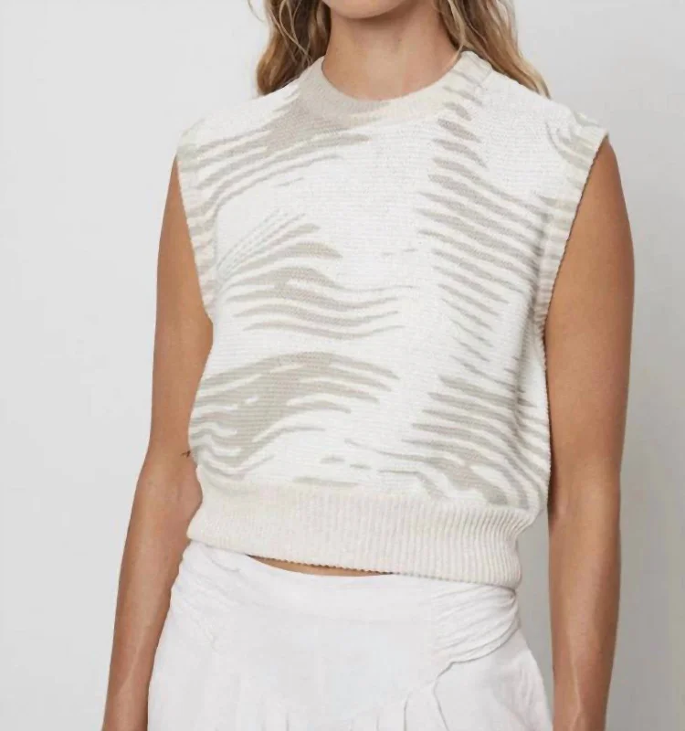 Versatile Casuals Ellen Sleeveless Printed Top In Cloud