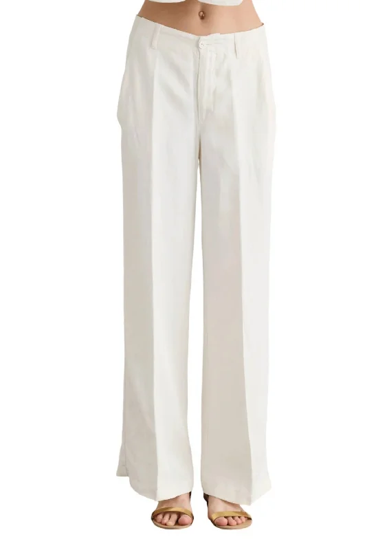 Comfortable Fitwear Wide Leg Trouser In White Sand